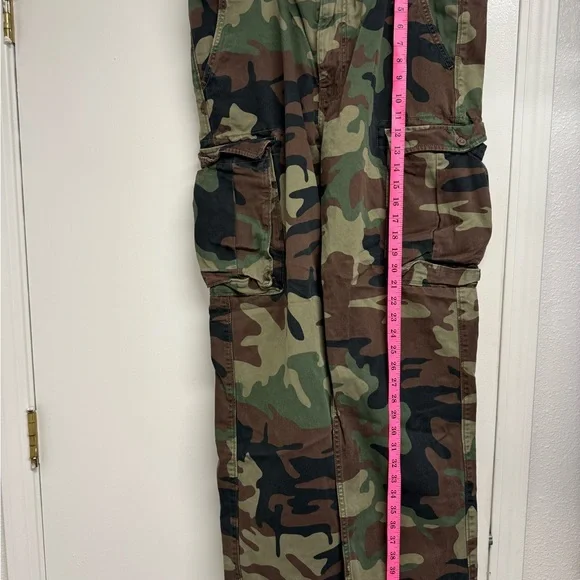 Levi’s Camouflage Cargo Pants - Picture 3 of 7